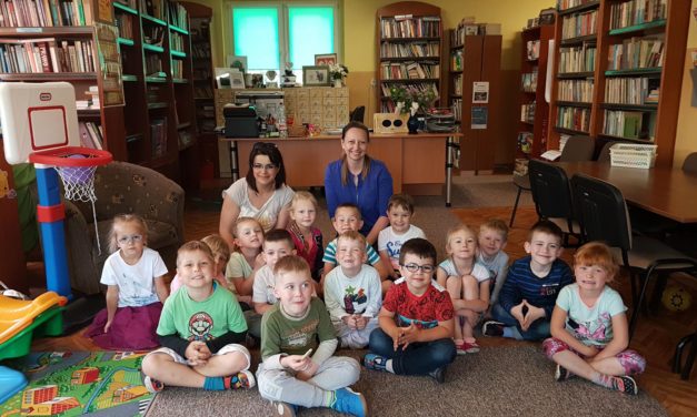 Przedszkolaki w Filii Bibliotecznej w Domanicach