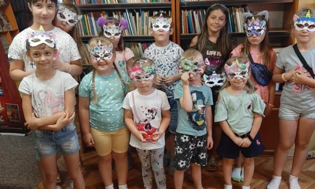 Wakacje z biblioteką