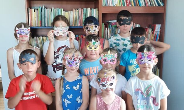 Wakacje z biblioteką